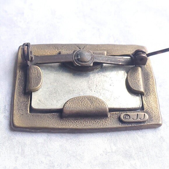 Vintage Jonette Jewelry Pin Girl & Boy Two Tone Metal Brooch 1.5" x 1" Signed JJ - Picture 7 of 7
